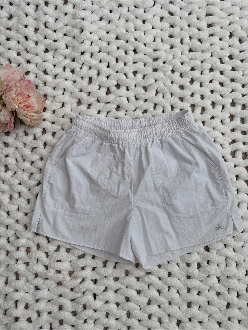 Alo Alumni White Shorts Size M